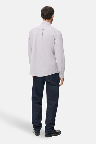 Meerkleurig overhemd met lange mouwen van MANGO, gezien van achteren, met een subtiel gestreept patroon en donkere jeans.
