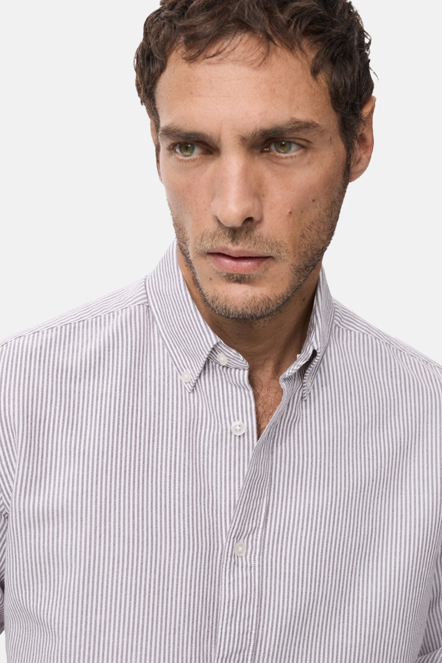 Multikleurig overhemd met lange mouwen van MANGO, met een gestreept patroon en button-down kraag.