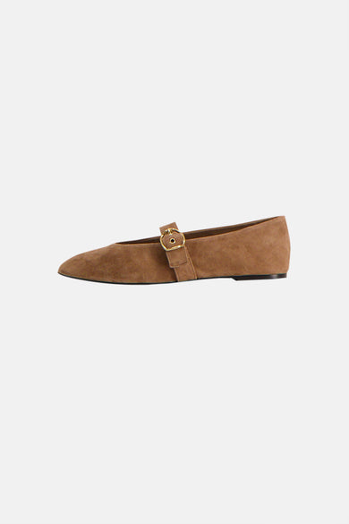 Chaussures plates marron de MANGO avec une bride sur le cou-de-pied et une boucle dorée.