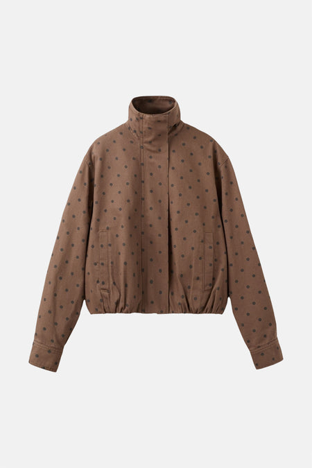 Manteau court marron de MANGO avec un motif à pois subtil, des manches longues et un col montant.