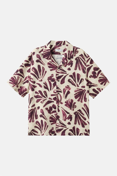 Veelkleurig hemd met korte mouwen van MANGO, met een abstract, bladachtig patroon en knoopsluiting.