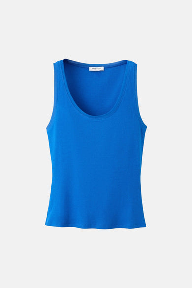 Blauwe geribbelde tanktop van MANGO met ronde hals.