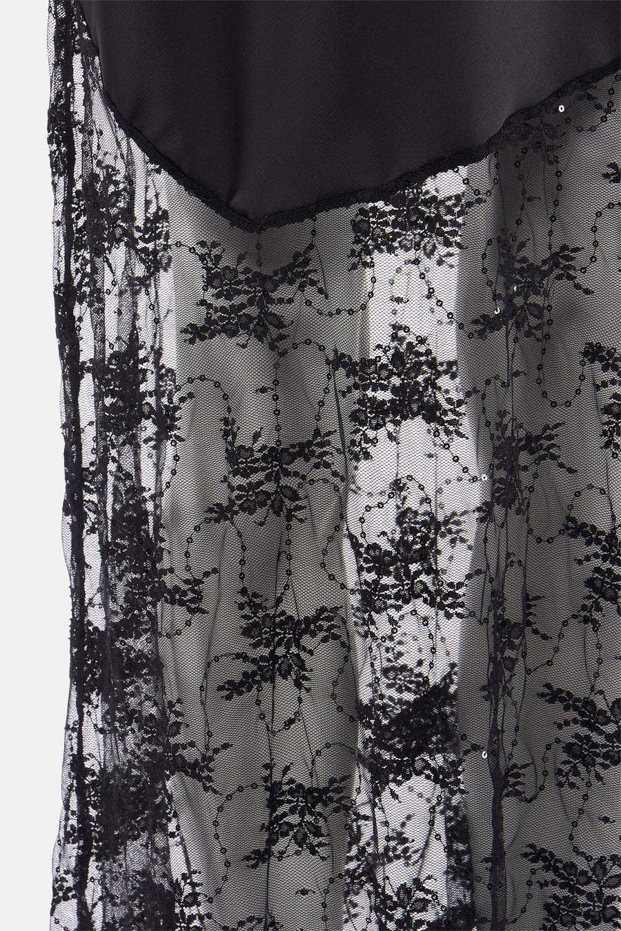 Zwarte kanten stof met bloemmotief en pailletten.
