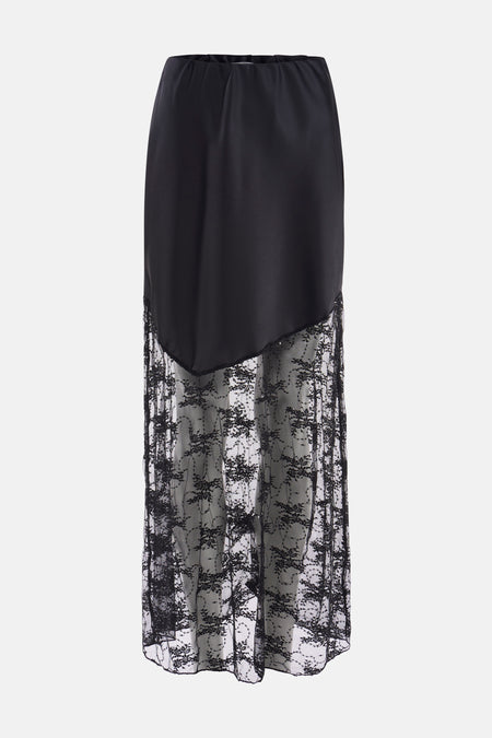 Robe longue noire de Terra di Siena avec des détails sur les bords en bas.