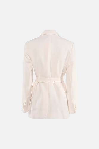 Ecru blazer van MANGO, met lange mouwen, reverskraag en een ceintuur in dezelfde kleur.
