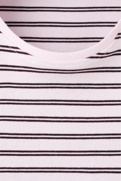 T-shirt rose à manches courtes de MANGO avec un motif à fines rayures et un col rond.