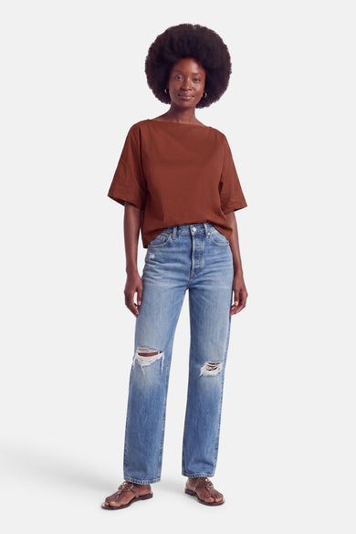 Oranje blouse met korte mouwen van Terra di Siena, losse pasvorm, gedragen met gescheurde jeans en sandalen, front view