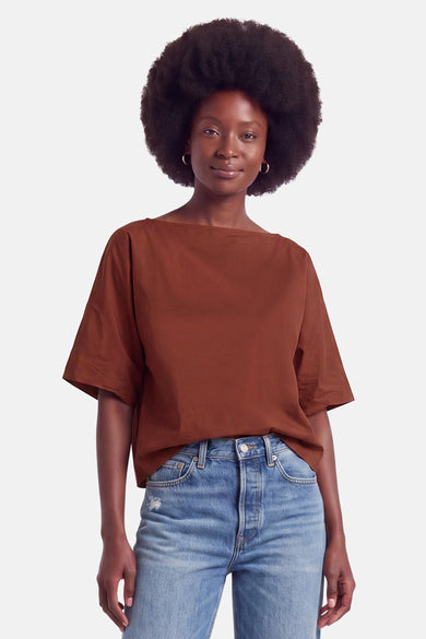 Oranje blouse met korte mouwen van Terra di Siena, losse pasvorm, ronde hals, gedragen met blauwe jeans, front view
