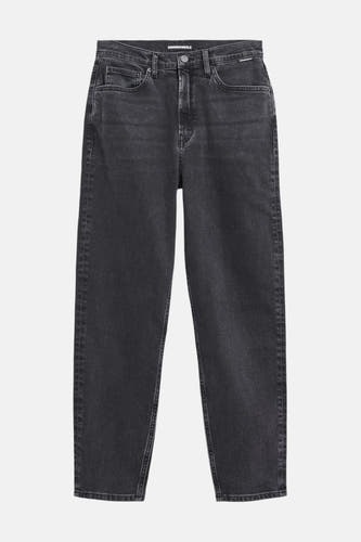 Donkergrijze mom jeans van ARMEDANGELS, met klassieke zakken en een losse, comfortabele pasvorm.