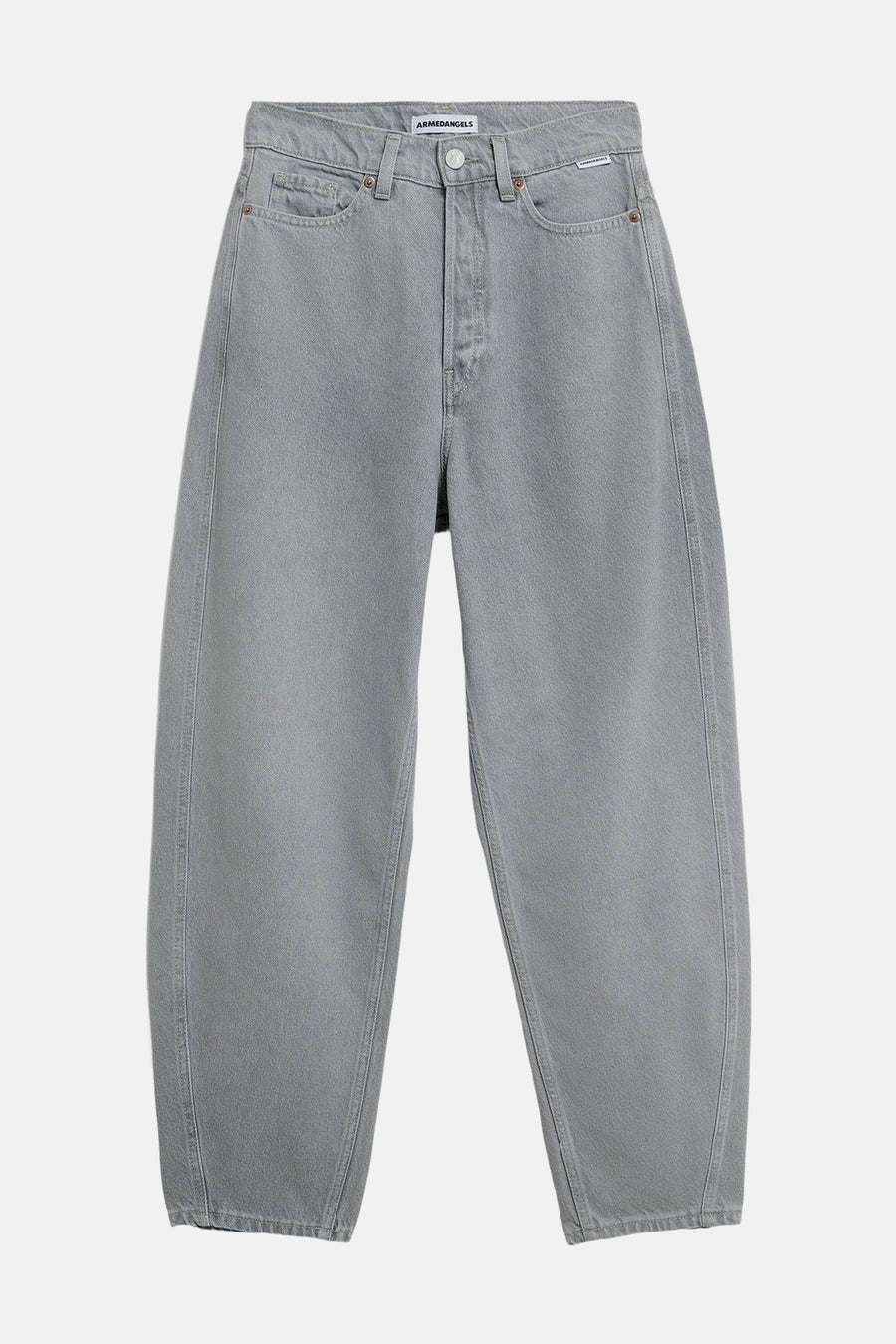 Lichtgrijze denim jeans van ARMEDANGELS, met vijf zakken en een relaxte pasvorm.