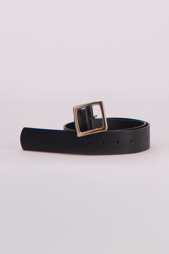 Bruine riem van Legend, met een goudkleurige vierkante gesp en een strak, minimalistisch ontwerp.