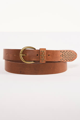 Bruine leren riem van Legend, afgewerkt met studs aan het uiteinde.
