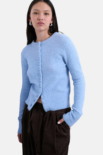 Blauw vest van TOPSHOP, met knoopsluiting en lange mouwen, gecombineerd met een bruine corduroy broek.
