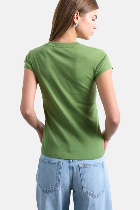 Groen T-shirt met korte mouwen van TOPSHOP, achterkant, gecombineerd met een blauwe jeans.