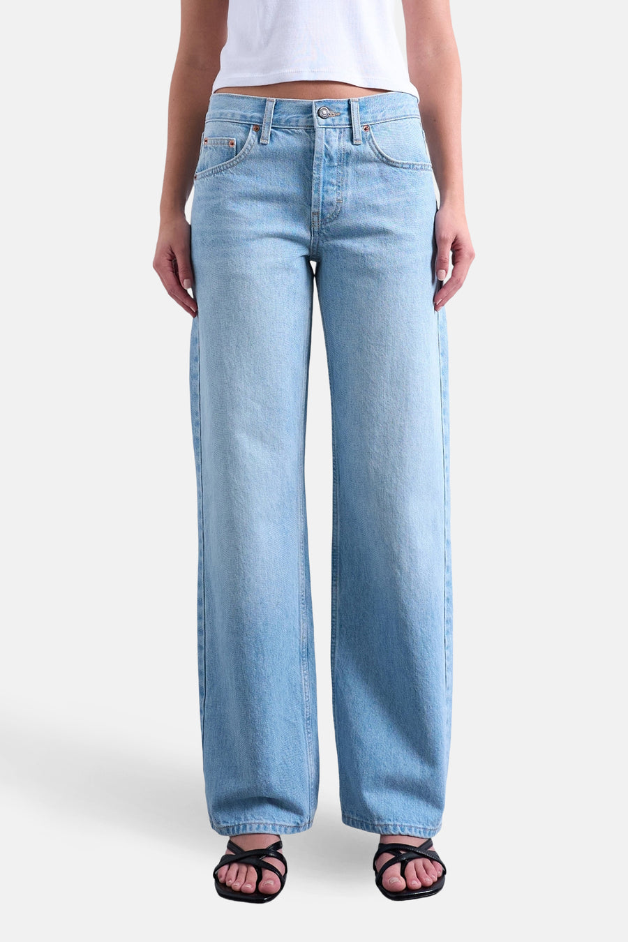 Wijde jeans van lichtblauw denim van Topshop, met vijf zakken en losse pijpen.