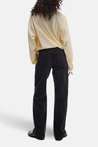 Zwarte wijde jeans van TOPSHOP, met een klassieke denimstructuur en losse pasvorm, gezien van achteren.