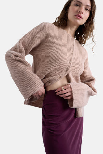 Lange rode rok van TOPSHOP, met gedrapeerd detail en een gladde textuur.

