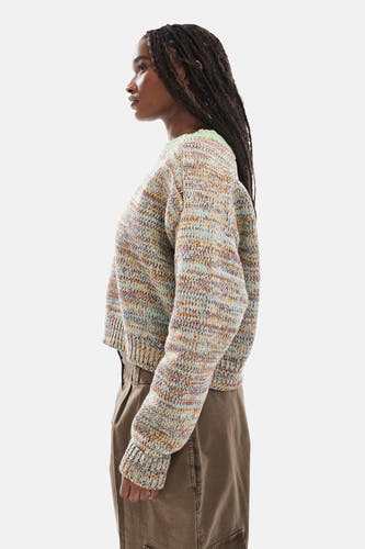 Multikleurige trui met ronde hals van TOPSHOP, met lange mouwen en een gespikkeld breipatroon, in zij aanzicht.

