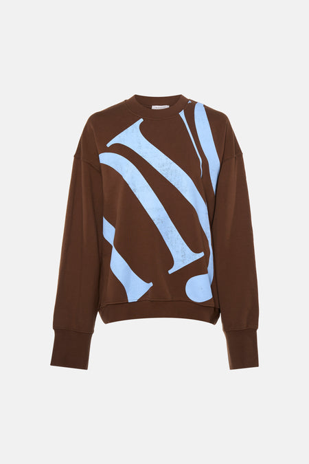 Bruine sweater met ronde hals van TOPSHOP, met een opvallend lichtblauw grafisch patroon over de voorkant.
