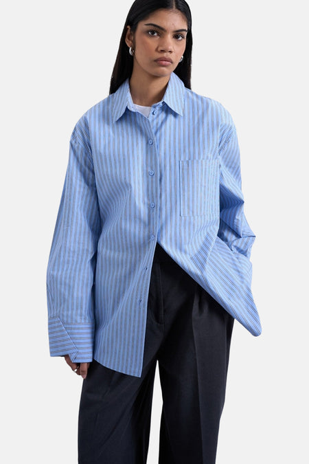 Blauw gestreept overhemd met lange mouwen van TOPSHOP, met een borstzak en een losse pasvorm.