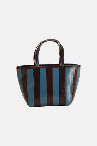 Blauwe schoudertas van TOPSHOP, met bruine strepen en bruine handvatten.