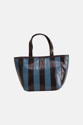 Blauwe schoudertas van TOPSHOP, met bruine verticale strepen en handvatten.