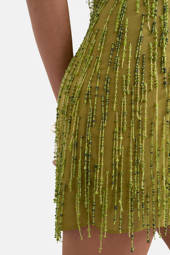 Groene mouwloze kleedje van TOPSHOP, met groene en zwarte kralen in verticale lijnen.
