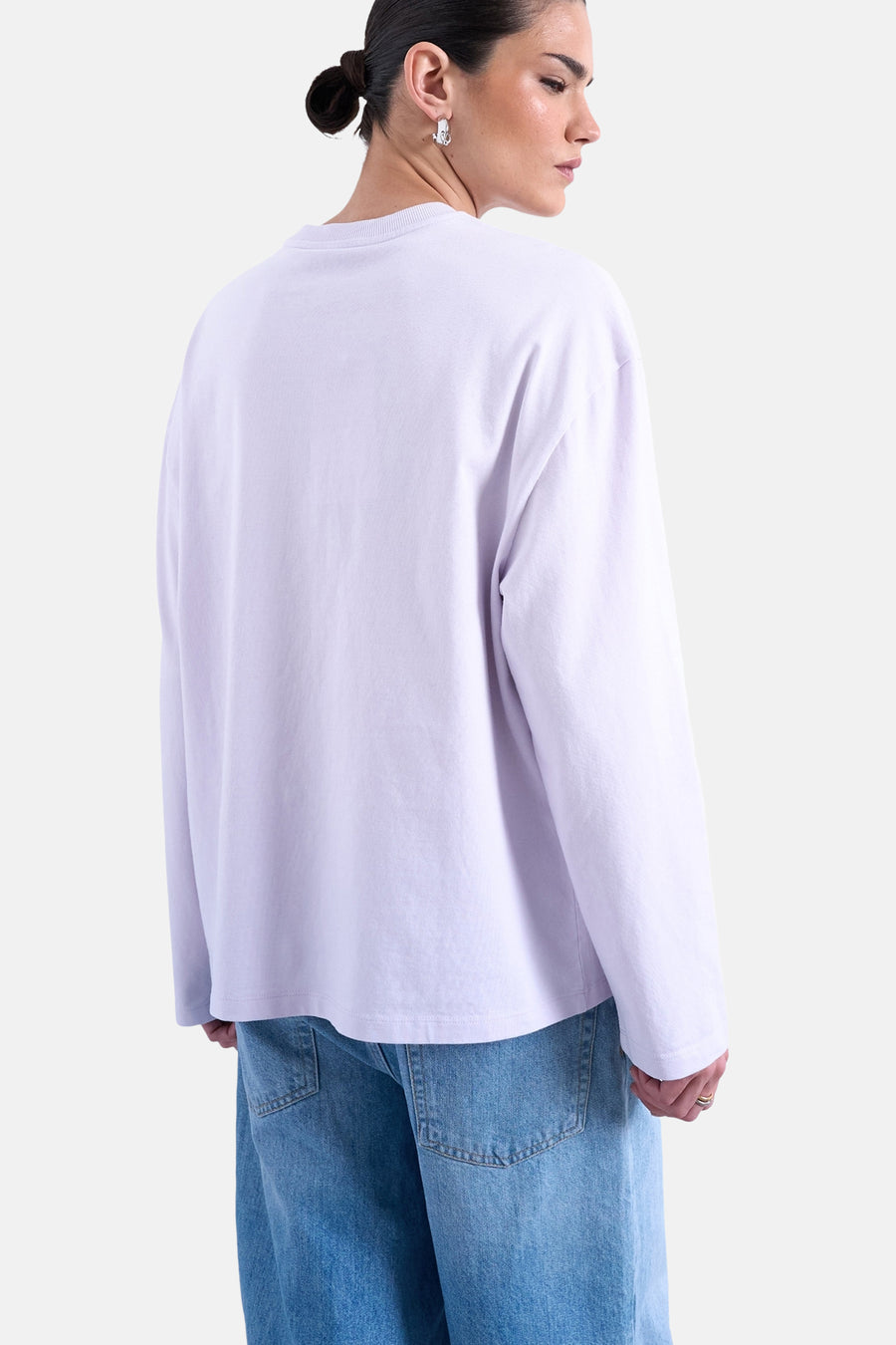 Paars T-shirt met lange mouwen van TOPSHOP, gedragen met een blauwe jeans.