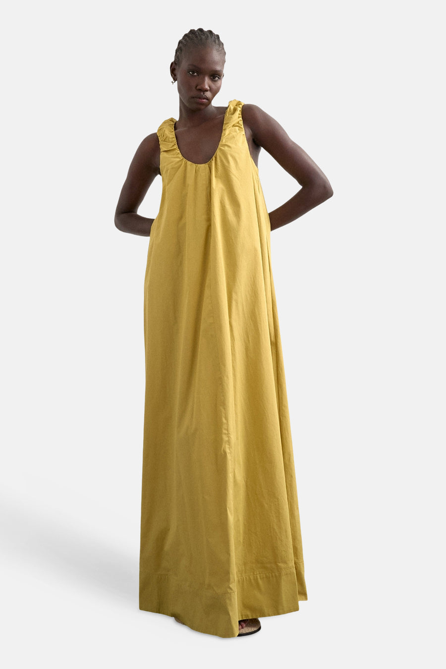 Robe jaune sans manches de TOPSHOP, avec une coupe ample et des manches visibles.