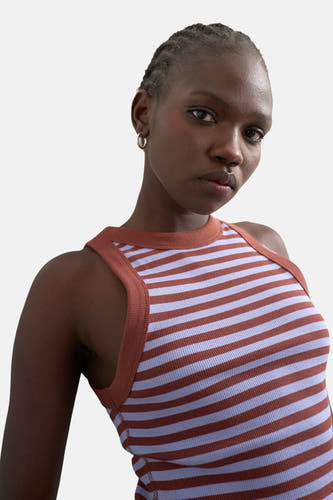 Meerkleurige singlet van TOPSHOP, met horizontale strepen in bruin en lila.