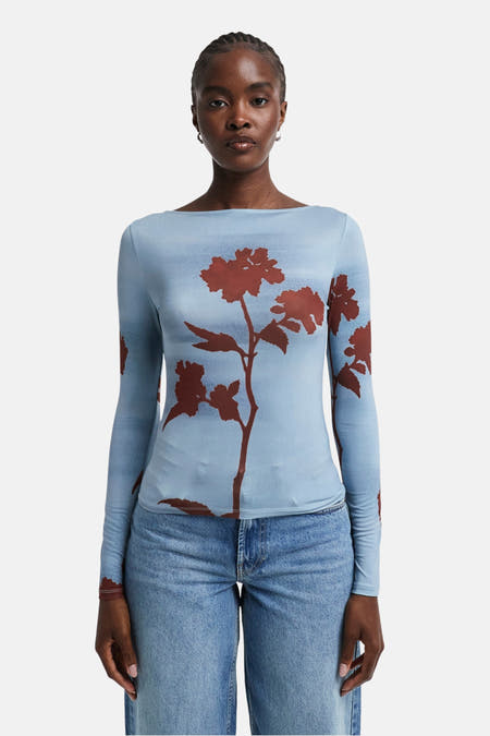 Blauw T-shirt met lange mouwen van TOPSHOP, voorzien van bruine bloempatronen.
