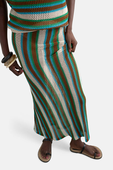 Jupe longue bleue de TOPSHOP, avec motif à rayures verticales de différentes couleurs et coupe ample.