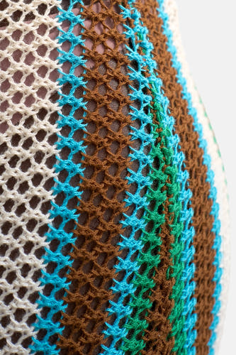 Lange blauwe rok van TOPSHOP, met een gehaakt streepjespatroon in bruin, groen, blauw en wit.