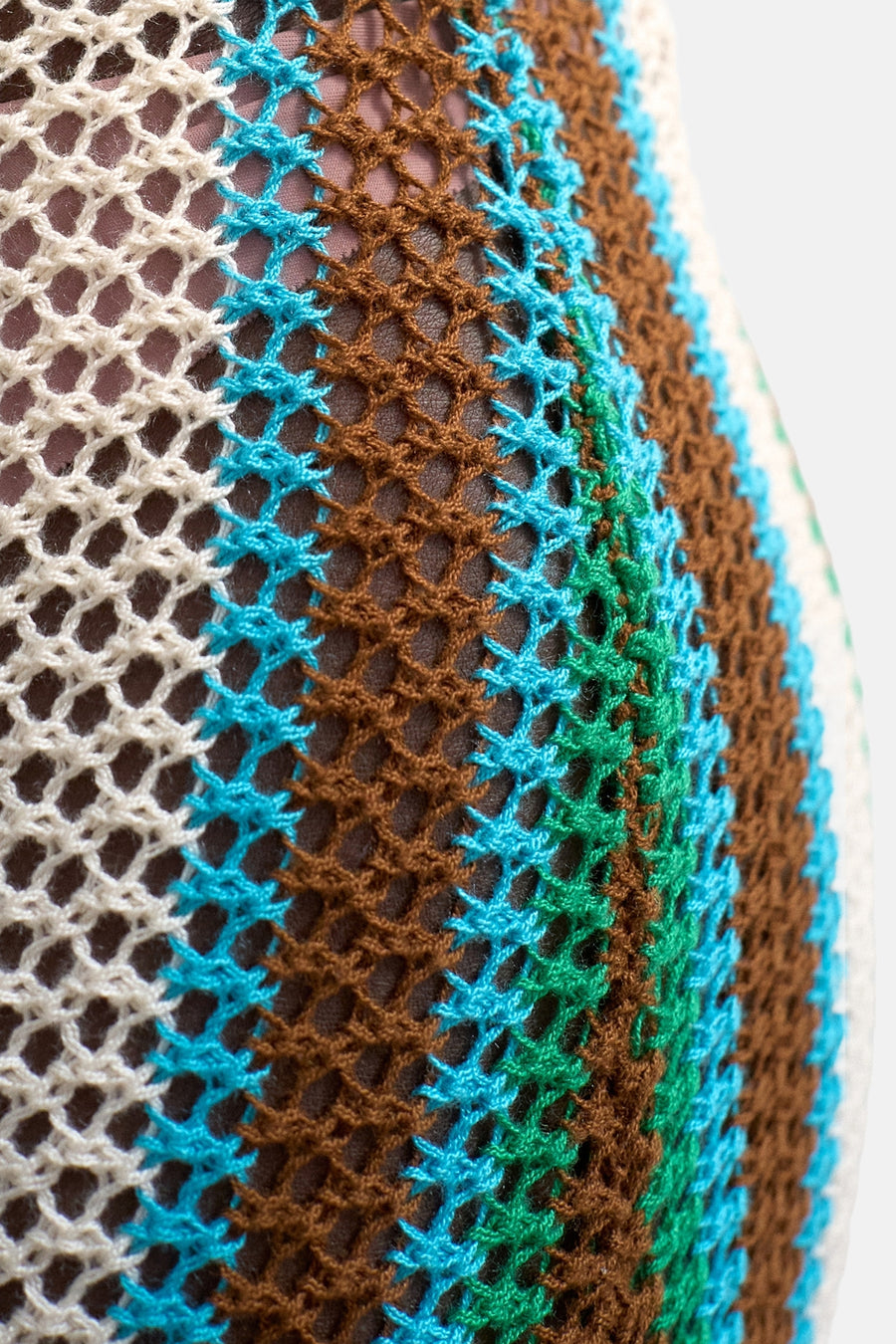 Lange blauwe rok van TOPSHOP, met een gehaakt streepjespatroon in bruin, groen, blauw en wit.
