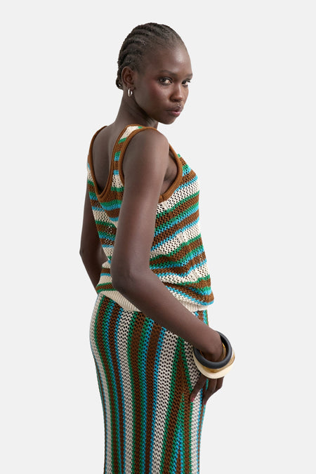 Haut multicolore sans manches de TOPSHOP, avec un motif rayé au crochet en marron, bleu, vert et blanc.