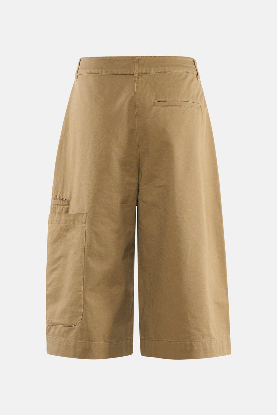 Beige wijde shorts van TOPSHOP met cargo zak, achterzak en riemlussen, achterzijde.