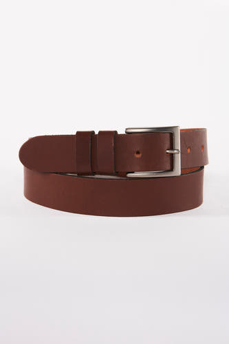 Ceinture brune de Petrol Industries, avec une boucle argentée et une texture lisse.