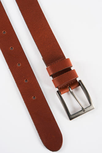 Ceinture brune de Petrol Industries, avec boucle et passants argentés.