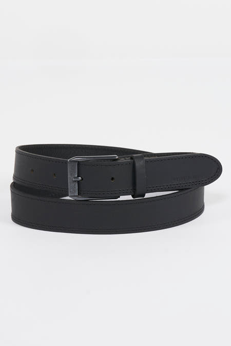 Ceinture noire de Petrol Industries, avec une boucle argentée.
