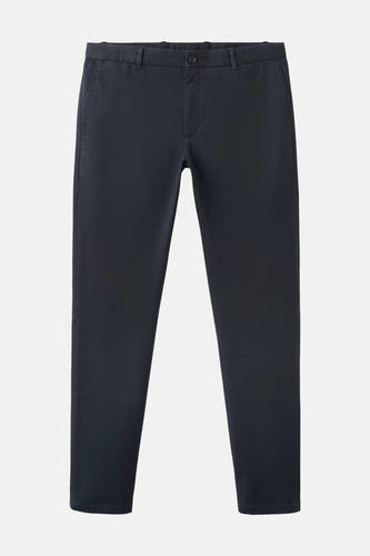 Blauwe chino broek van MANGO, slanke pasvorm, front view, gladde stof, klassieke zakken
