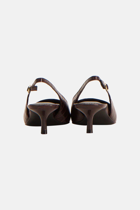 Bordeaux pumps met hak van MANGO, achterkant weergegeven, glanzend leer, slingback riem met goudkleurige gesp