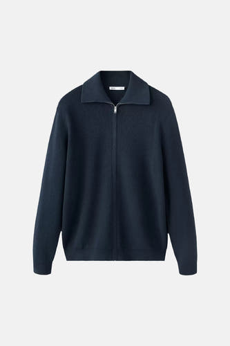 Blauwe gebreide pull met rolkraag en rits van MANGO, front view, ribbeltextuur