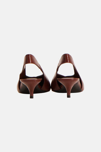 Bruine pumps van MANGO, achterzijde met open hak en slanke stilettohak, glad leerlook