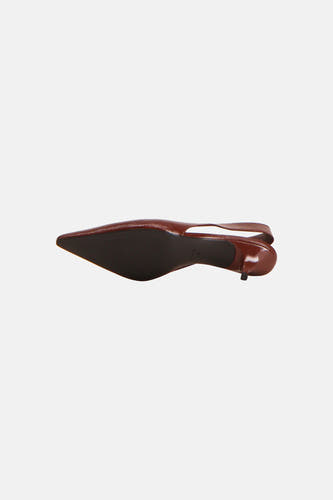 Bruine pumps van MANGO, met spitse neus en achterste bandje, glanzend leer, zijkant weergave