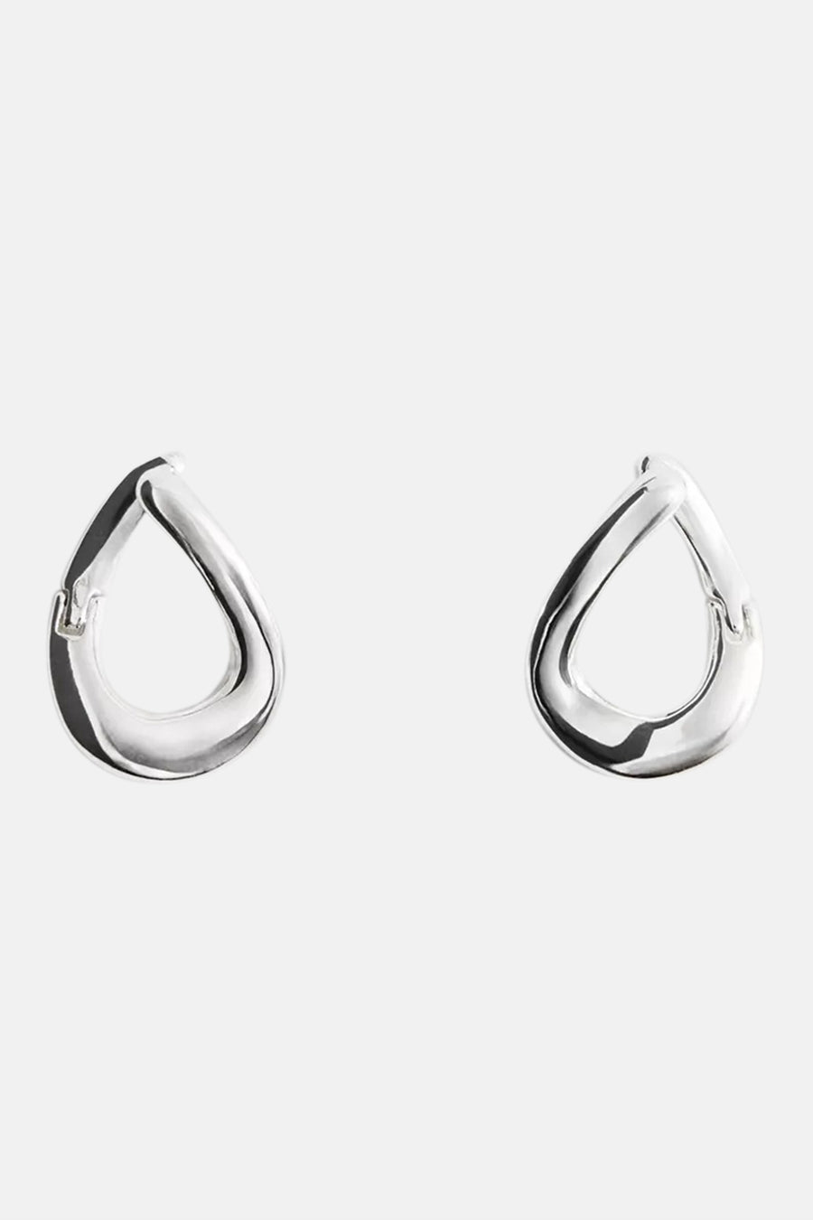 Zilveren druppelvormige oorringen van MANGO, gladde finish, minimalistisch design, front view