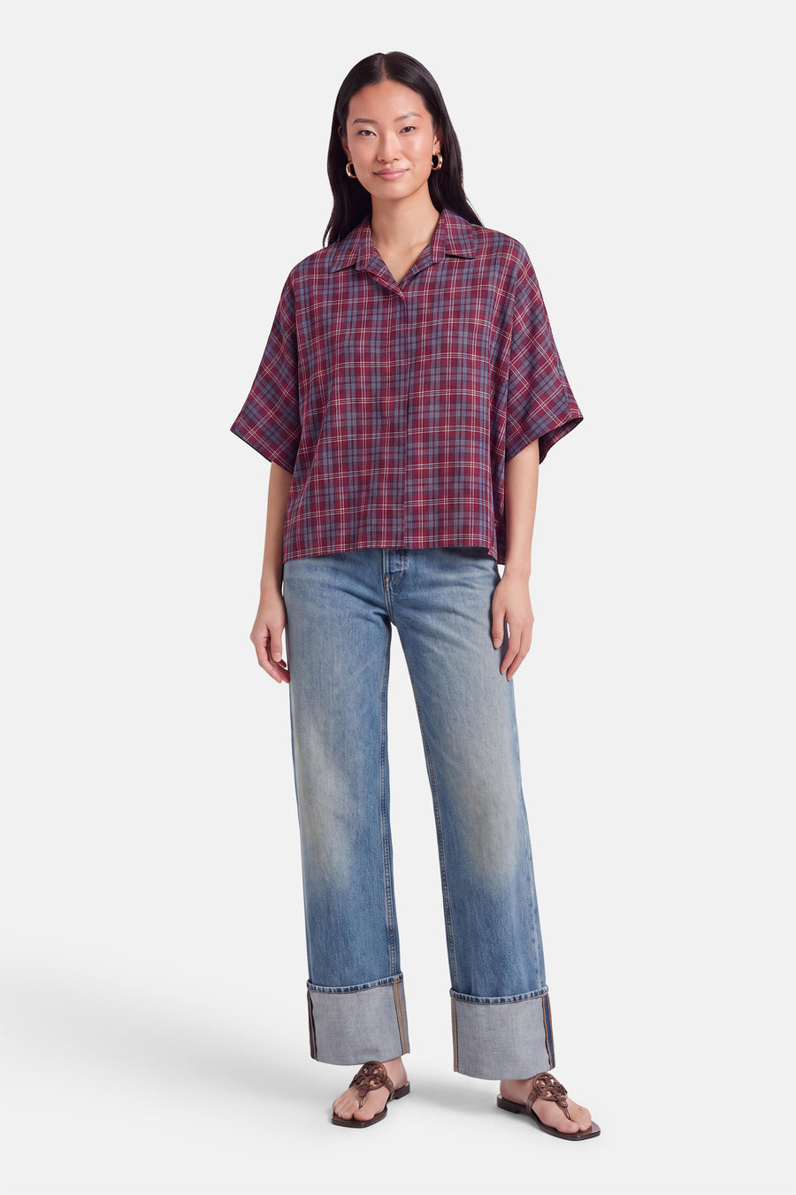 Multicolor geruit blouse met korte mouwen van Terra di Siena, casual fit, gedragen met blauwe jeans en sandalen, front view