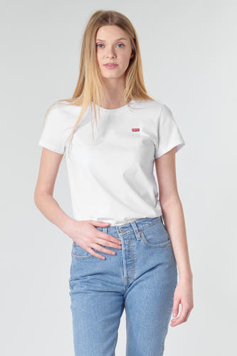 Wit T-shirt van Levi's, met korte mouwen en een klein rood Levi's logo op de borst.