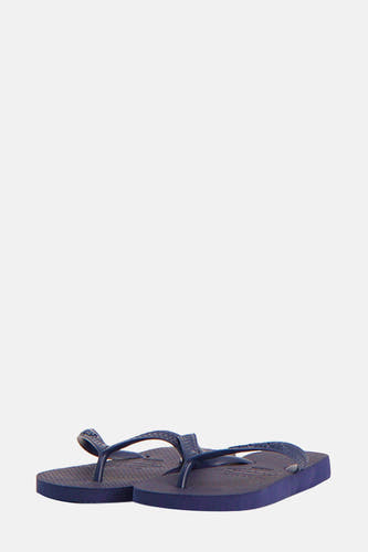 Blauwe slippers van Havaianas, met een subtiele textuur op het voetbed en bandjes.
