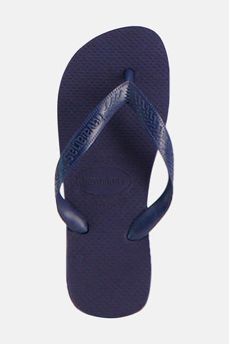 Chaussons bleus Havaianas avec du texture sur les bandes et le logo sur la semelle.