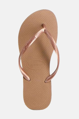 Roze slippers van Havaianas, met textuur op de zool en bandjes.
